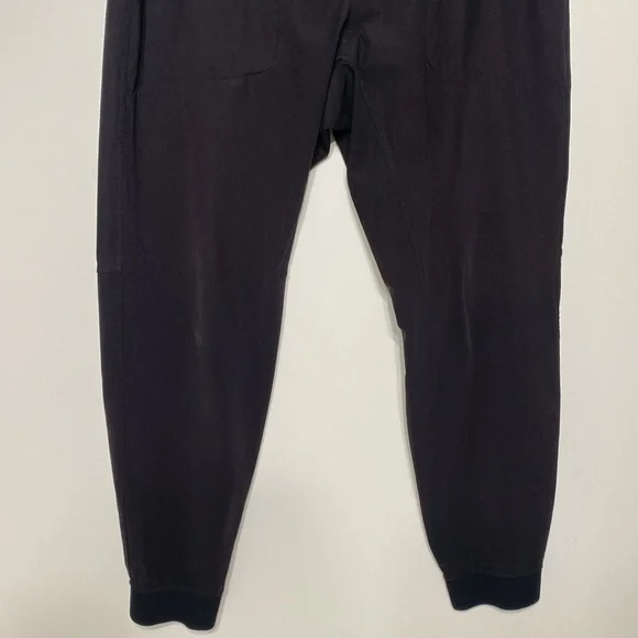 Lululemon Men’s Jogger Size Large in Black - Picture 4 of 16